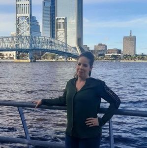 Meet your Posher, Cristina